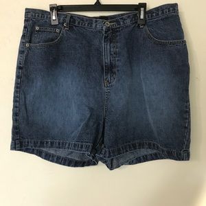 Ashley Stewart short size 18 W